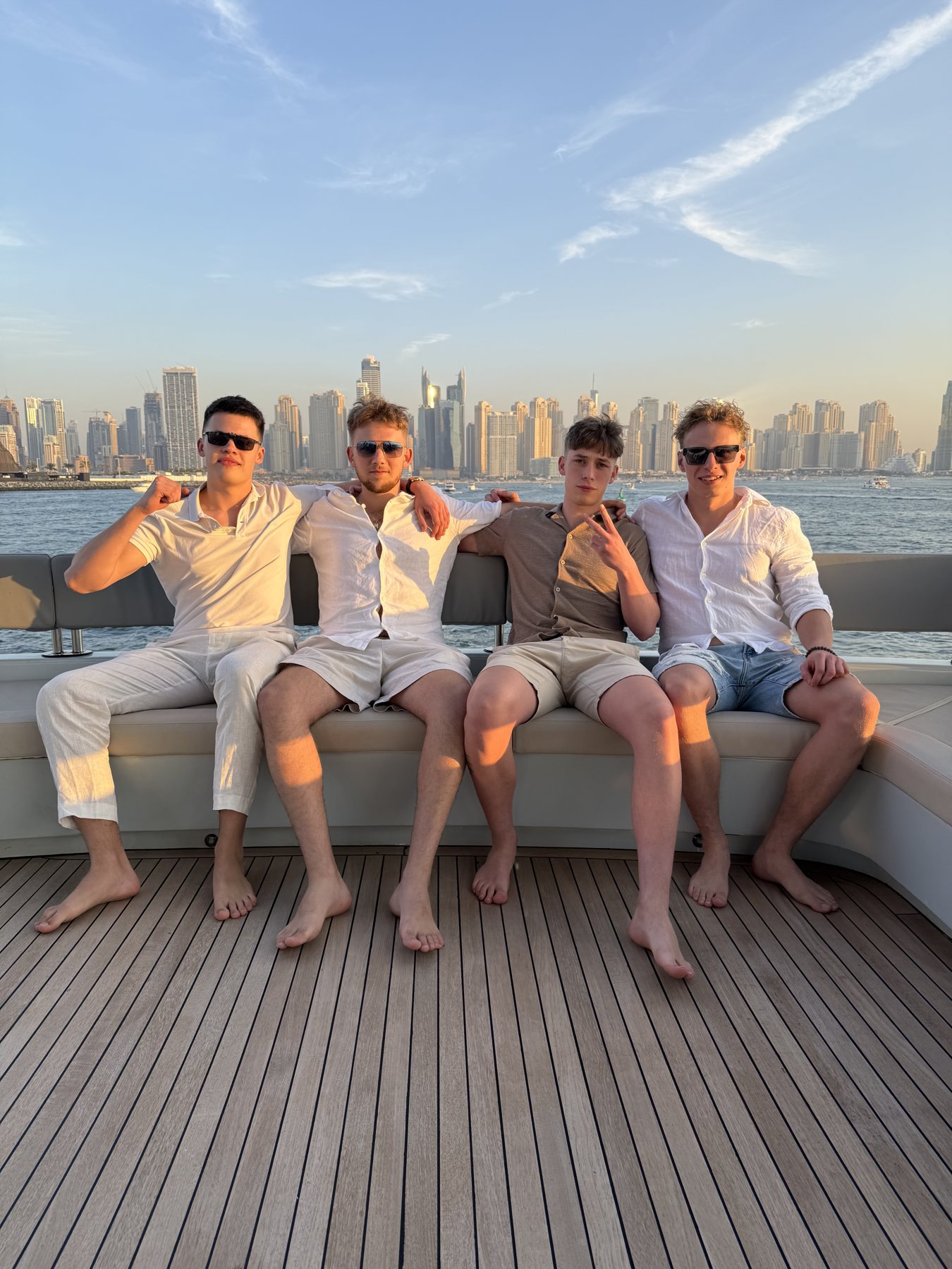 Jacht o zachodzie słońca, Dubaj